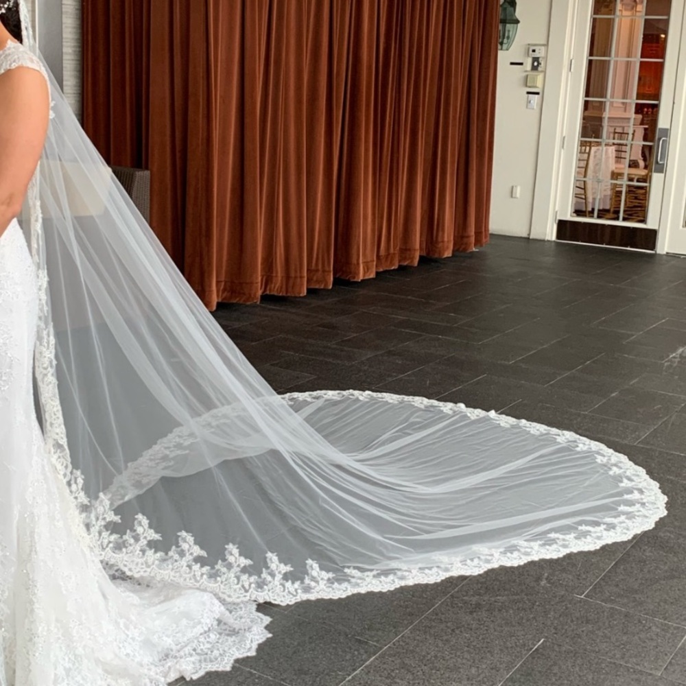 Pnina Tornei wedding veil